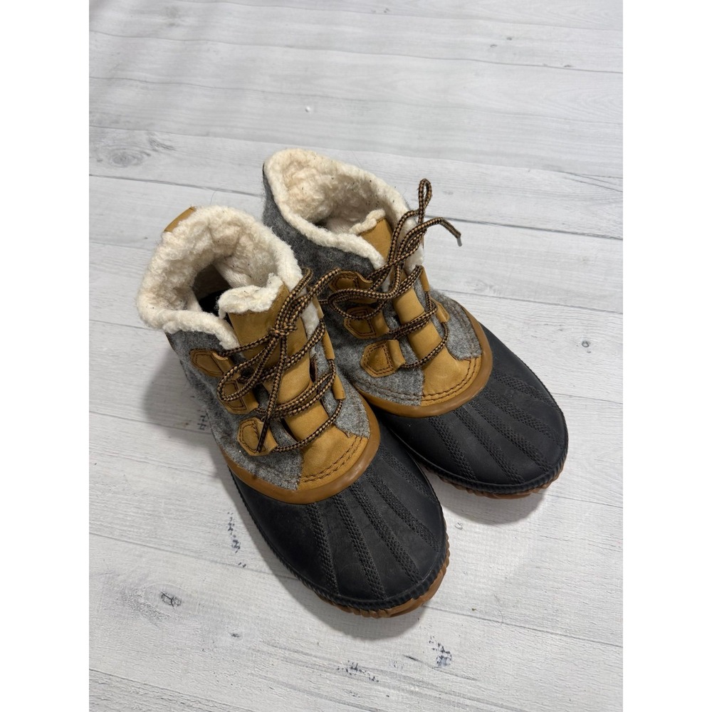 Sorel women's out and about boots tan grey size 9.5